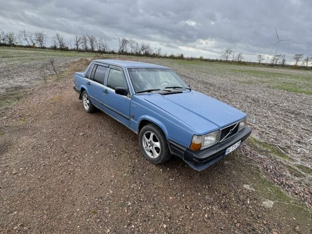 Синий Вольво 740, объемом двигателя 2 л и пробегом 350 тыс. км за 1350 $, фото 2 на Automoto.ua