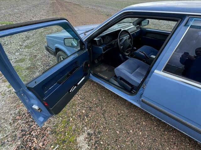 Синий Вольво 740, объемом двигателя 2 л и пробегом 350 тыс. км за 1350 $, фото 8 на Automoto.ua