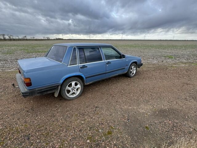 Синий Вольво 740, объемом двигателя 2 л и пробегом 350 тыс. км за 1350 $, фото 5 на Automoto.ua