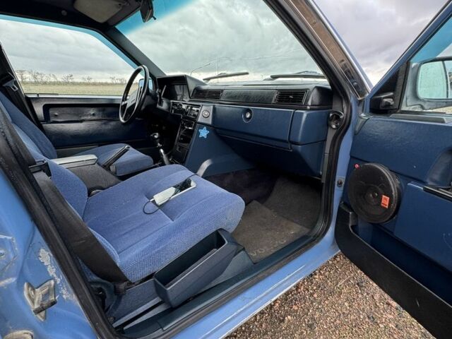 Синий Вольво 740, объемом двигателя 2 л и пробегом 350 тыс. км за 1350 $, фото 13 на Automoto.ua