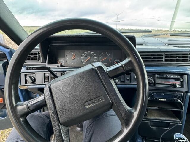 Синий Вольво 740, объемом двигателя 2 л и пробегом 350 тыс. км за 1350 $, фото 6 на Automoto.ua