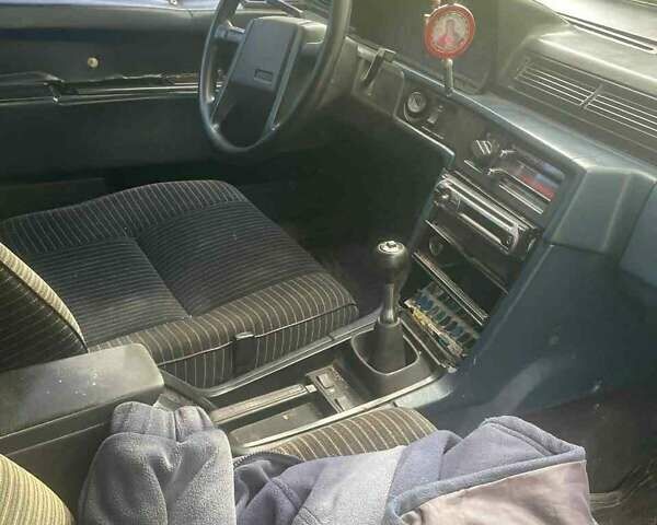 Синій Вольво 740, об'ємом двигуна 2.4 л та пробігом 450 тис. км за 900 $, фото 1 на Automoto.ua