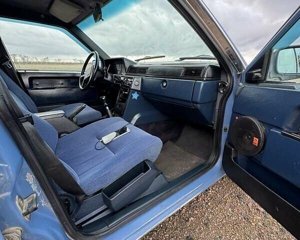 Синий Вольво 740, объемом двигателя 2 л и пробегом 350 тыс. км за 1350 $, фото 12 на Automoto.ua