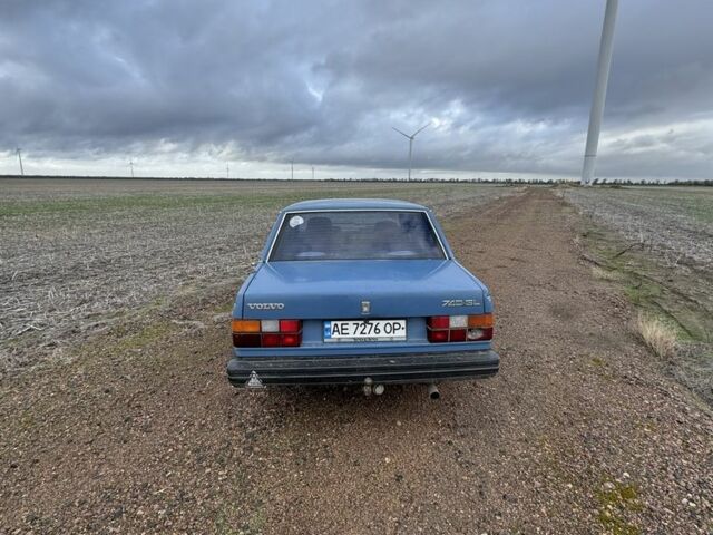 Синий Вольво 740, объемом двигателя 2 л и пробегом 350 тыс. км за 1350 $, фото 4 на Automoto.ua