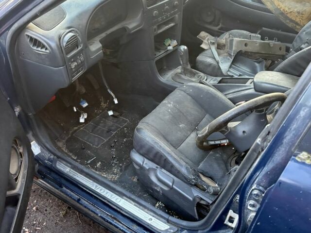 Синий Вольво 740, объемом двигателя 2 л и пробегом 500 тыс. км за 202 $, фото 1 на Automoto.ua
