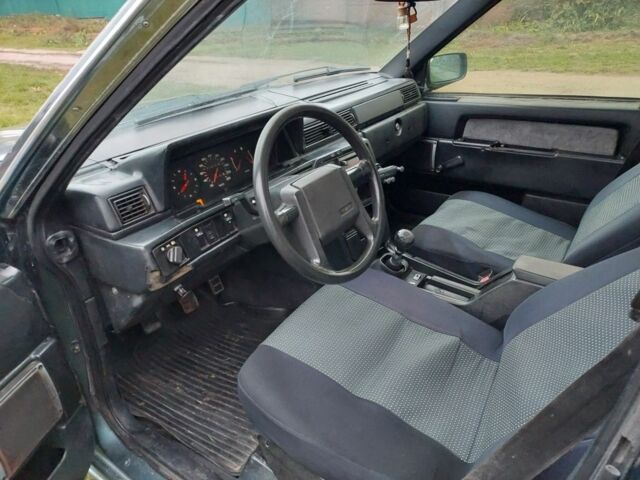 Зеленый Вольво 740, объемом двигателя 2.3 л и пробегом 318 тыс. км за 1200 $, фото 5 на Automoto.ua