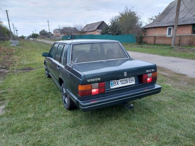 Зеленый Вольво 740, объемом двигателя 2.3 л и пробегом 318 тыс. км за 1200 $, фото 3 на Automoto.ua