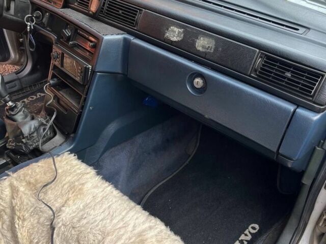 Серый Вольво 745, объемом двигателя 2.4 л и пробегом 3 тыс. км за 1187 $, фото 4 на Automoto.ua