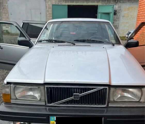 Серый Вольво 745, объемом двигателя 2.4 л и пробегом 3 тыс. км за 1187 $, фото 3 на Automoto.ua