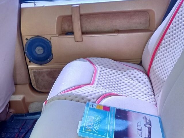 Бежевый Вольво 760, объемом двигателя 2.3 л и пробегом 400 тыс. км за 2600 $, фото 8 на Automoto.ua