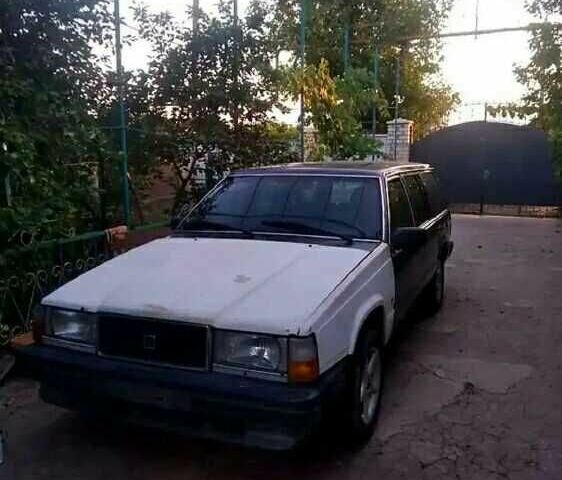 Серый Вольво 760, объемом двигателя 2 л и пробегом 300 тыс. км за 650 $, фото 3 на Automoto.ua