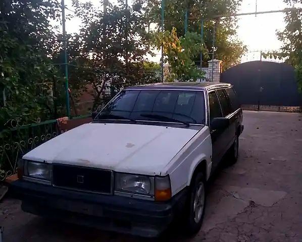 Серый Вольво 760, объемом двигателя 2.3 л и пробегом 250 тыс. км за 1000 $, фото 9 на Automoto.ua