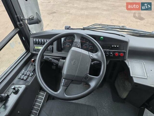 Белый Вольво 7700, объемом двигателя 9.37 л и пробегом 500 тыс. км за 17900 $, фото 7 на Automoto.ua