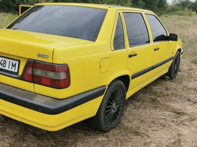 Желтый Вольво 850, объемом двигателя 2.3 л и пробегом 108 тыс. км за 2669 $, фото 12 на Automoto.ua