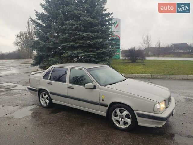 Серый Вольво 850, объемом двигателя 2.4 л и пробегом 350 тыс. км за 2200 $, фото 1 на Automoto.ua