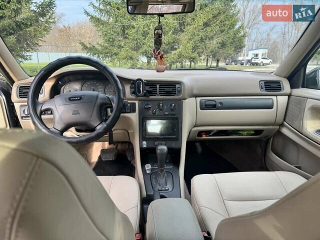 Синий Вольво 850, объемом двигателя 2.5 л и пробегом 460 тыс. км за 2500 $, фото 4 на Automoto.ua