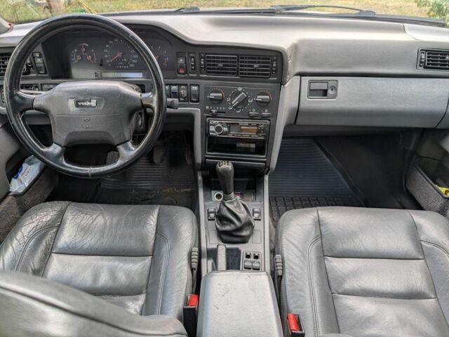 Синий Вольво 850, объемом двигателя 2.3 л и пробегом 305 тыс. км за 1750 $, фото 2 на Automoto.ua