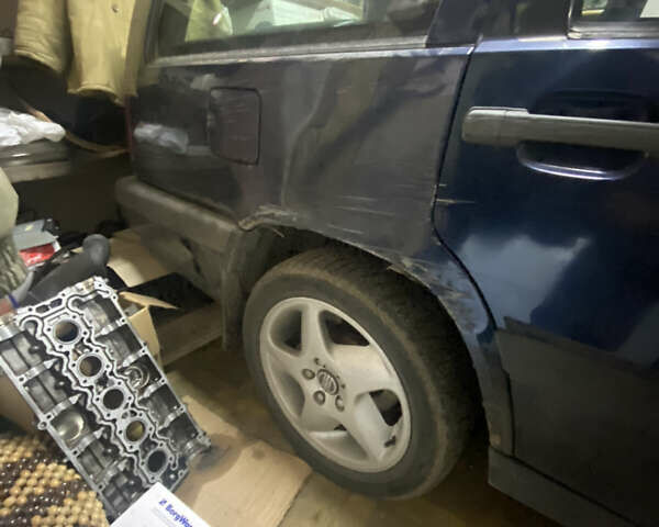 Синий Вольво 850, объемом двигателя 2.3 л и пробегом 250 тыс. км за 1400 $, фото 4 на Automoto.ua