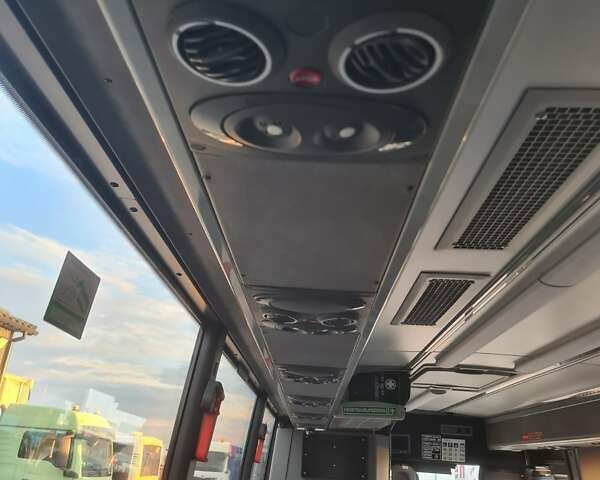 Желтый Вольво 8700, объемом двигателя 7.15 л и пробегом 485 тыс. км за 37074 $, фото 15 на Automoto.ua