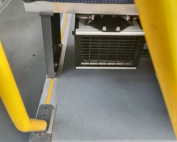 Желтый Вольво 8700, объемом двигателя 7.15 л и пробегом 485 тыс. км за 37074 $, фото 19 на Automoto.ua