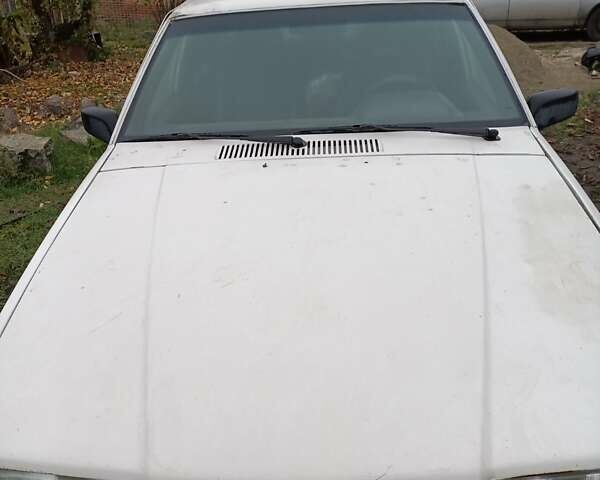 Білий Вольво 940, об'ємом двигуна 2.3 л та пробігом 100 тис. км за 1000 $, фото 1 на Automoto.ua