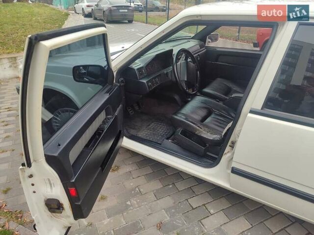 Белый Вольво 940, объемом двигателя 2.3 л и пробегом 398 тыс. км за 3200 $, фото 11 на Automoto.ua