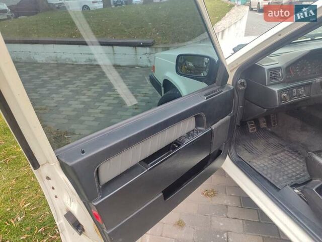 Белый Вольво 940, объемом двигателя 2.3 л и пробегом 398 тыс. км за 3200 $, фото 12 на Automoto.ua