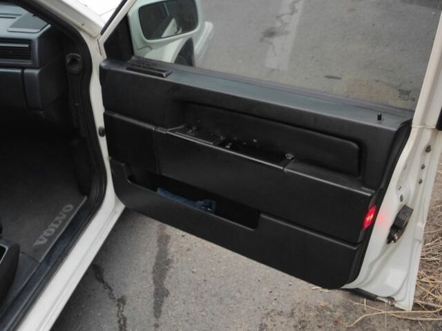 Білий Вольво 940, об'ємом двигуна 2.3 л та пробігом 300 тис. км за 3100 $, фото 6 на Automoto.ua