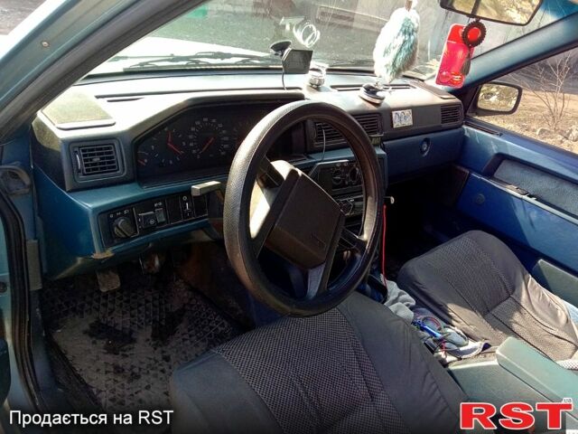 Синий Вольво 940, объемом двигателя 2.3 л и пробегом 500 тыс. км за 1500 $, фото 4 на Automoto.ua