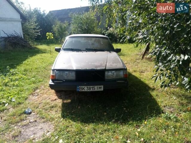 Синий Вольво 940, объемом двигателя 2.5 л и пробегом 500 тыс. км за 1500 $, фото 1 на Automoto.ua