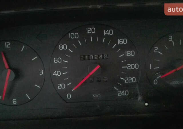 Зеленый Вольво 940, объемом двигателя 2 л и пробегом 210 тыс. км за 3100 $, фото 4 на Automoto.ua