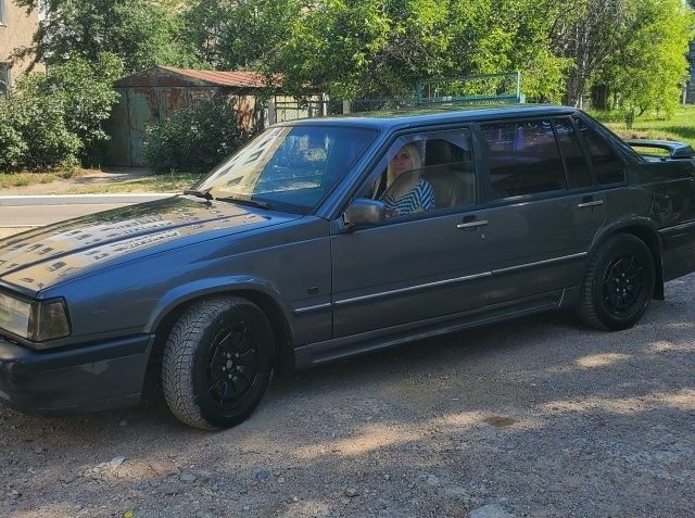 Серый Вольво 960, объемом двигателя 2.9 л и пробегом 450 тыс. км за 1897 $, фото 4 на Automoto.ua