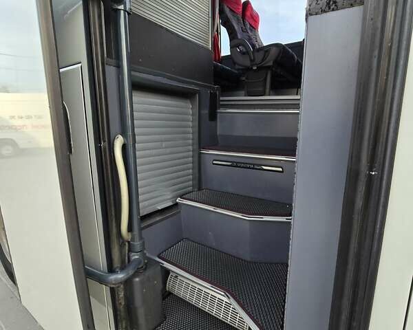 Белый Вольво Б12, объемом двигателя 12 л и пробегом 140 тыс. км за 69500 $, фото 16 на Automoto.ua