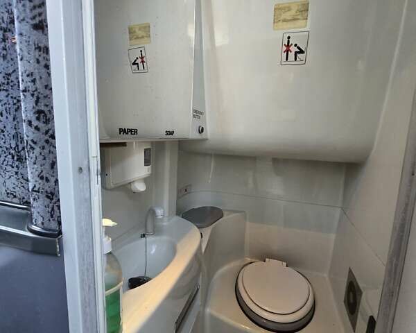 Белый Вольво Б12, объемом двигателя 12 л и пробегом 140 тыс. км за 69500 $, фото 13 на Automoto.ua
