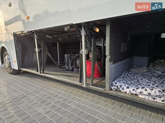 Белый Вольво Б12, объемом двигателя 12 л и пробегом 140 тыс. км за 69500 $, фото 28 на Automoto.ua