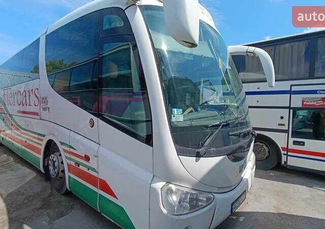 Белый Вольво Б12, объемом двигателя 12.13 л и пробегом 402 тыс. км за 39000 $, фото 3 на Automoto.ua