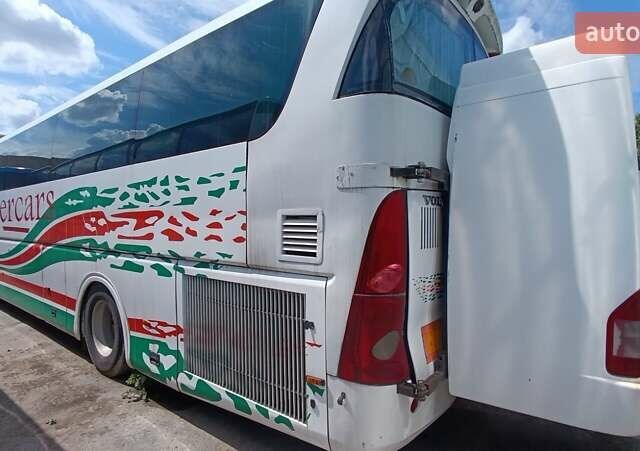 Белый Вольво Б12, объемом двигателя 12.13 л и пробегом 402 тыс. км за 39000 $, фото 8 на Automoto.ua