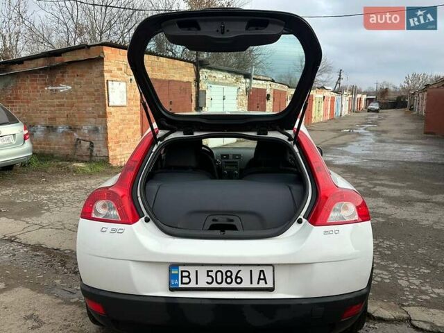 Белый Вольво Ц30, объемом двигателя 1.98 л и пробегом 196 тыс. км за 7600 $, фото 24 на Automoto.ua