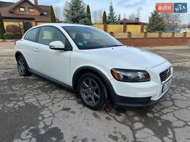 Белый Вольво Ц30, объемом двигателя 1.98 л и пробегом 196 тыс. км за 7600 $, фото 4 на Automoto.ua