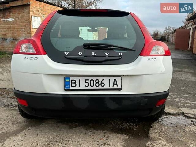 Белый Вольво Ц30, объемом двигателя 1.98 л и пробегом 196 тыс. км за 7600 $, фото 9 на Automoto.ua