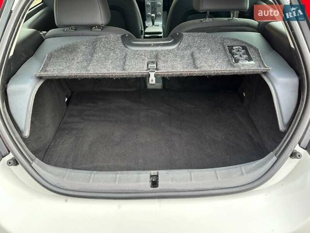 Белый Вольво Ц30, объемом двигателя 1.98 л и пробегом 196 тыс. км за 7600 $, фото 26 на Automoto.ua