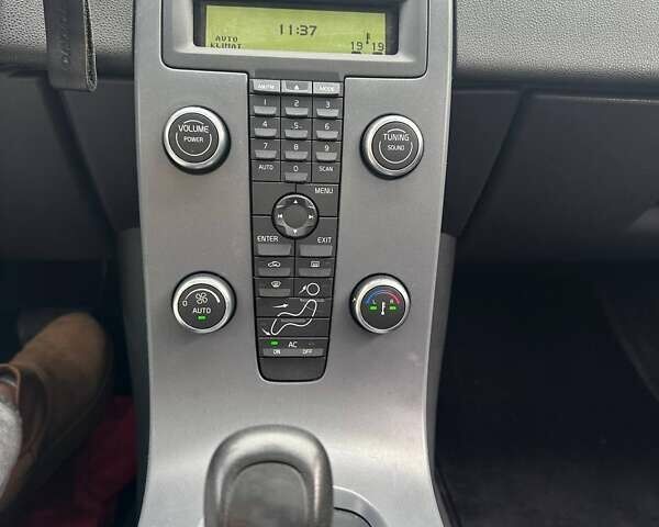 Белый Вольво Ц30, объемом двигателя 1.98 л и пробегом 196 тыс. км за 7600 $, фото 60 на Automoto.ua