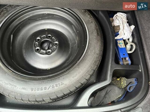 Белый Вольво Ц30, объемом двигателя 1.98 л и пробегом 196 тыс. км за 7600 $, фото 28 на Automoto.ua