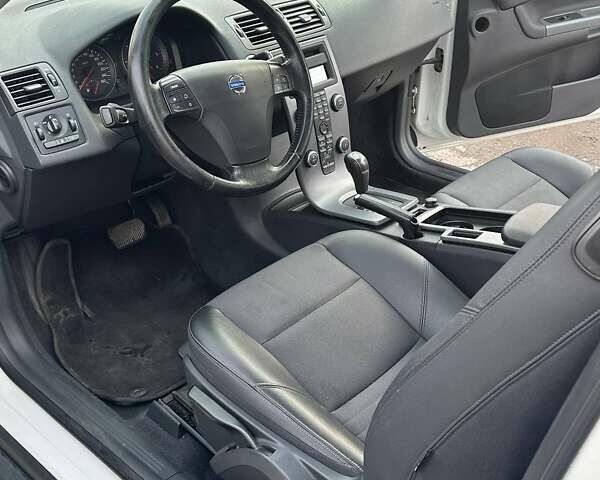 Белый Вольво Ц30, объемом двигателя 1.98 л и пробегом 196 тыс. км за 7600 $, фото 33 на Automoto.ua