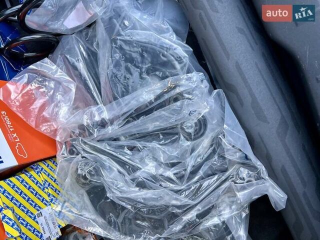 Белый Вольво Ц30, объемом двигателя 1.56 л и пробегом 272 тыс. км за 9292 $, фото 85 на Automoto.ua
