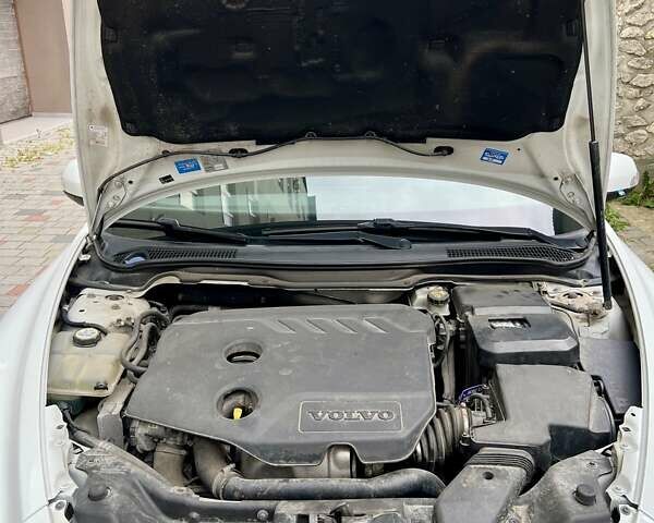 Белый Вольво Ц30, объемом двигателя 1.56 л и пробегом 272 тыс. км за 9292 $, фото 43 на Automoto.ua