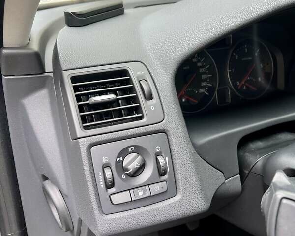 Белый Вольво Ц30, объемом двигателя 1.56 л и пробегом 272 тыс. км за 9292 $, фото 76 на Automoto.ua