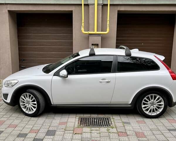 Белый Вольво Ц30, объемом двигателя 1.56 л и пробегом 276 тыс. км за 8995 $, фото 9 на Automoto.ua