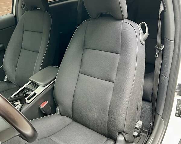 Белый Вольво Ц30, объемом двигателя 1.56 л и пробегом 276 тыс. км за 8995 $, фото 47 на Automoto.ua