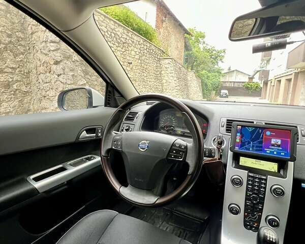 Белый Вольво Ц30, объемом двигателя 1.56 л и пробегом 276 тыс. км за 8995 $, фото 64 на Automoto.ua